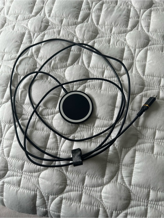 OtterBox Other - OtterBox Black Magnetic Wireless Charging Pad with USB-C Cable